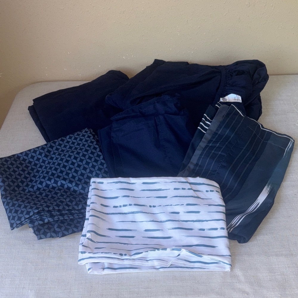 EUC Twin Size Sheet Set - Navy and White
